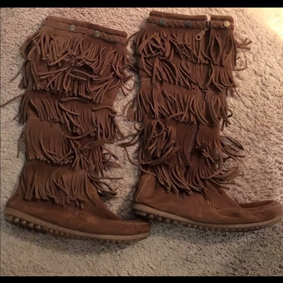 5 layer fringe Minnetonka boots - Picture 2 of 4