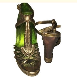 Vince Camuto Bronze Wedge. Size 9.5