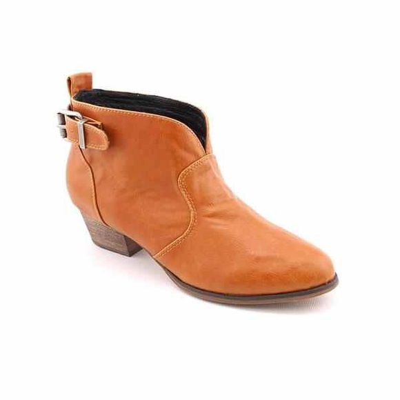 CHELSEA CREW Angelina Tan