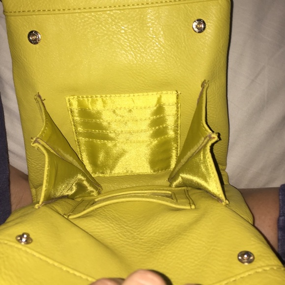 Bueno Purse - Picture 2 of 4