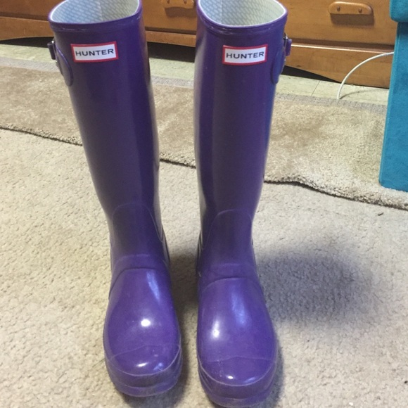 ON HOLDSize 6/7 Purple Gloss Hunter Boots!