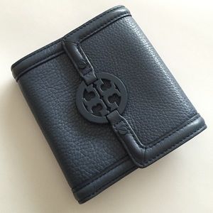 Like New Tory Burch Amanda French Tri Fold Wallet