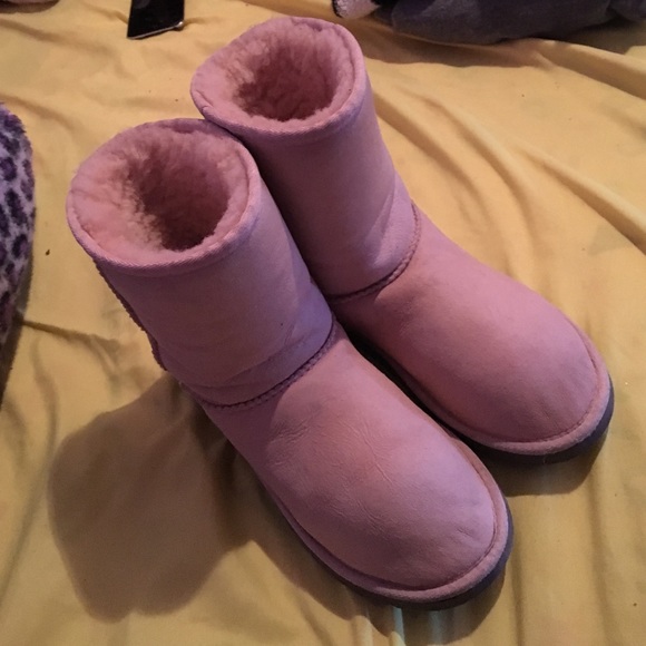 Baby pink uggs 💋 make me offers!! 💋