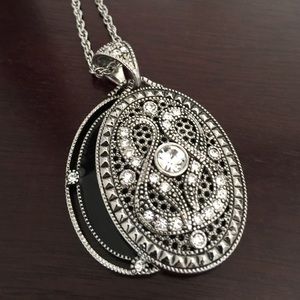 Lia Sophia pendant necklace
