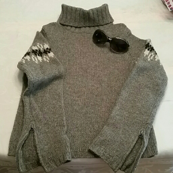 American Eagle Outfitters sweater with Sunglasses