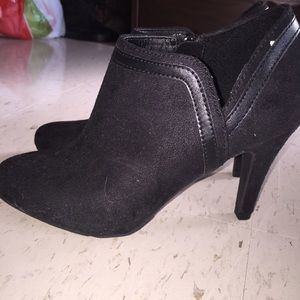 Shoes - Never worn. No interest Shoes - Never worn. No interest