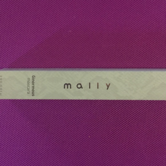 Mally Ginormous mascara