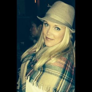 Meet your Posher, Alicia