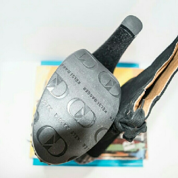 Kelsi in Dagger boots - Picture 2 of 2