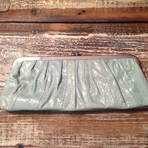 DONATED Express Clutch