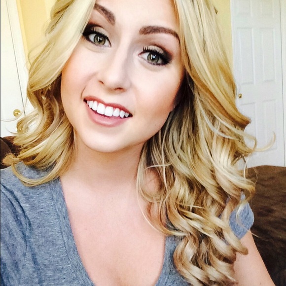 Meet your Posher, Mariah - Picture 1 of 1