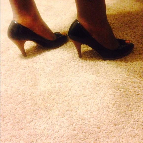 Heels - Picture 2 of 3