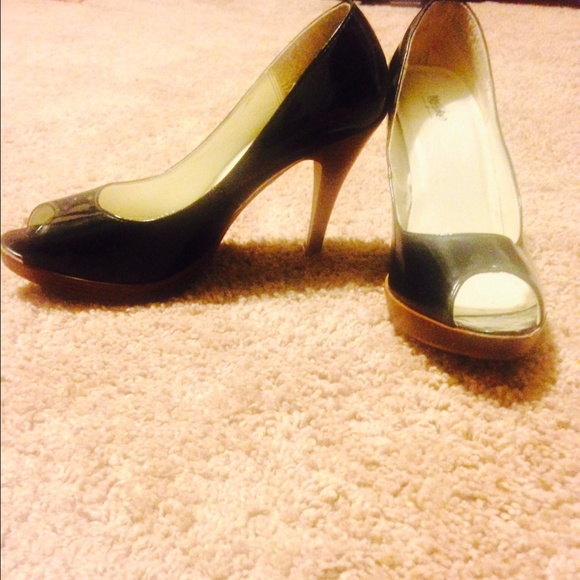 Heels - Picture 3 of 3