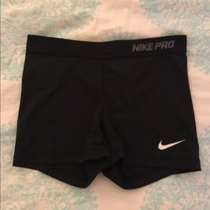 Black Nike 3" Compression shorts - Medium