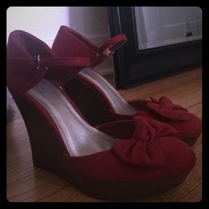 Red wedges