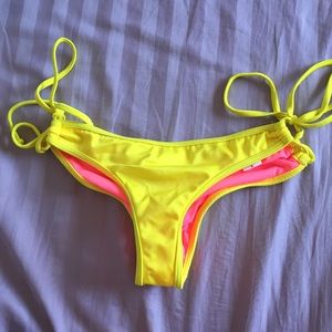Side tie cheeky bikini bottoms