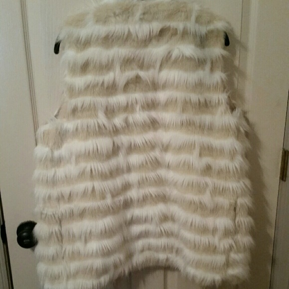 FOREVER 21 Fur Vest - Picture 3 of 3