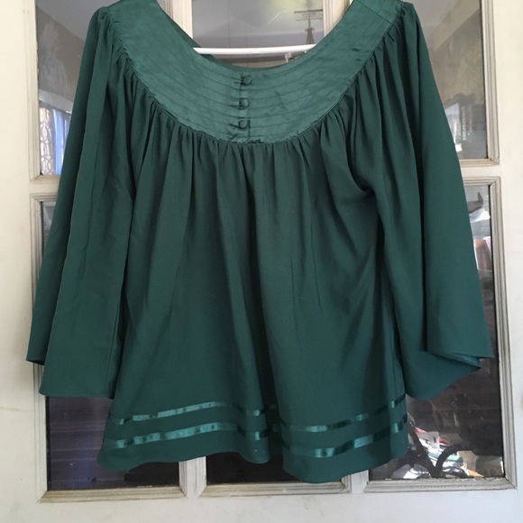 ❤️BCBG top, chiffon with ribbon trim, M
