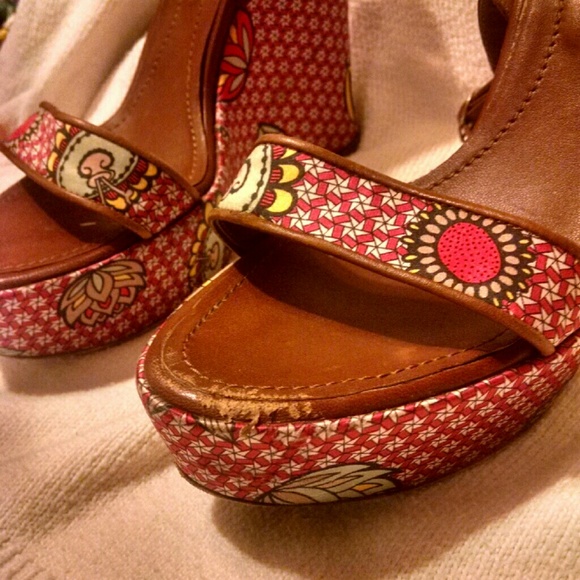 Patterned Silk Wrap Wedges - Picture 3 of 4