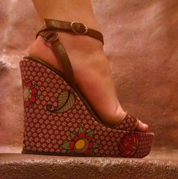 Patterned Silk Wrap Wedges - Picture 2 of 4