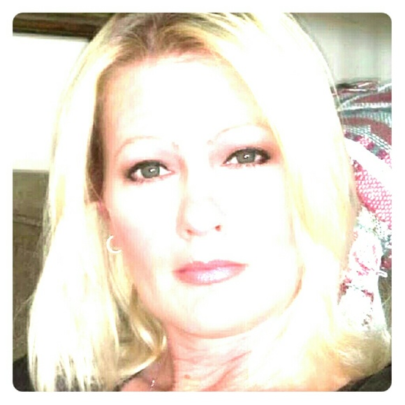 Meet your Posher, Michelle - Picture 2 of 3