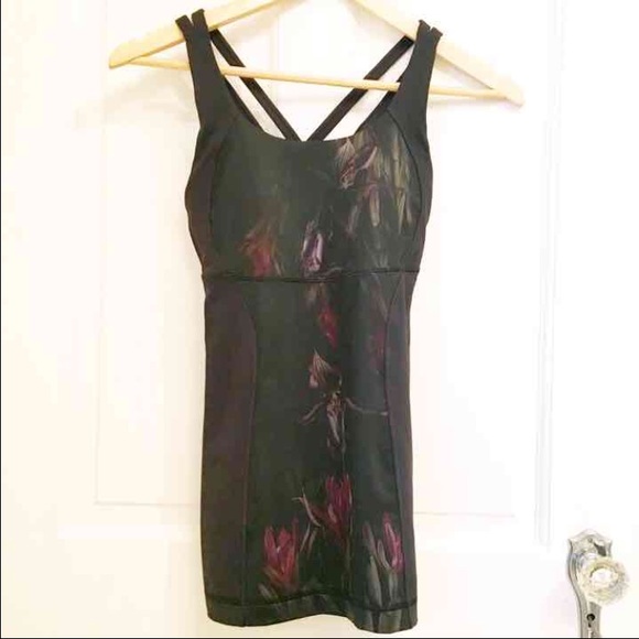 Lululemon size 4 fits like a 2 like new