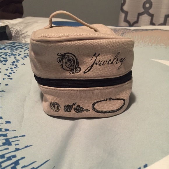 Jewelry organizer - Picture 1 of 3
