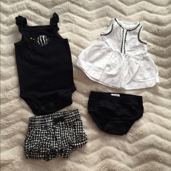 CARTERS // BLK & WHITE SETS // 3 MOS