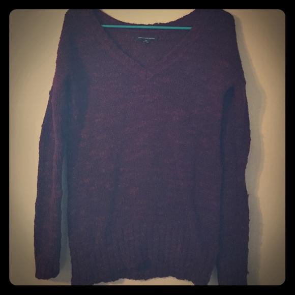 American Eagle V Neck