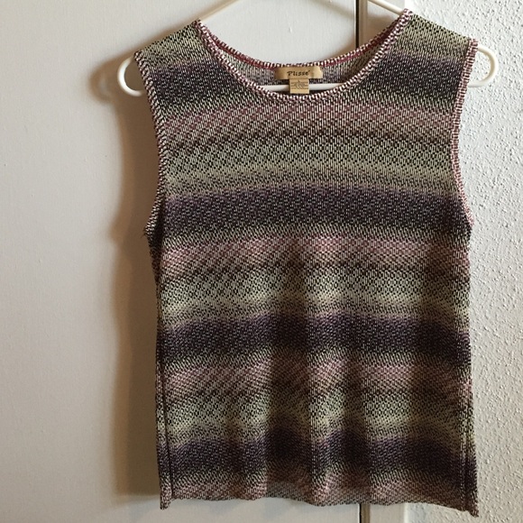 Sleeveless blouse by Plissé