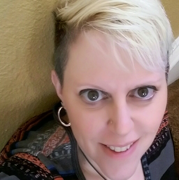 Meet your Posher, Angie - Picture 2 of 2