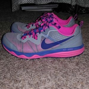 Nike tennis shoes
