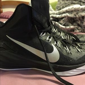 Women's basketball shoes