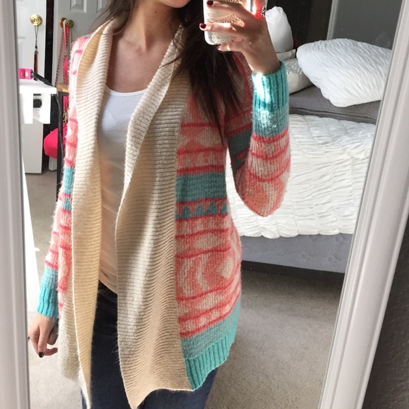 Aztec pattern cardigan - Picture 3 of 4