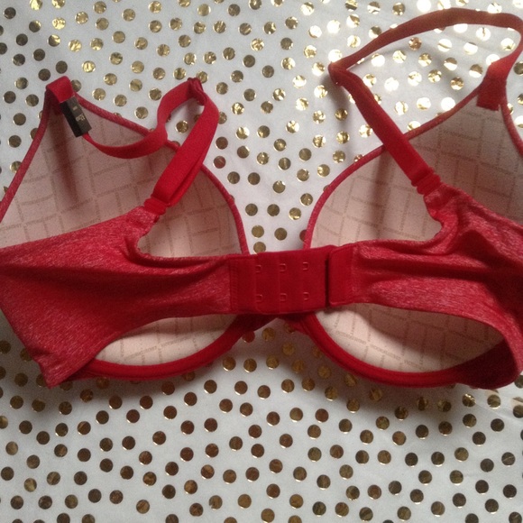 Victoria's Secret Intimates & Sleepwear - NEW 32DD T-Shirt bra Red Victoria's Secret Intimates & Sleepwear - NEW 32DD T-Shirt bra Red
