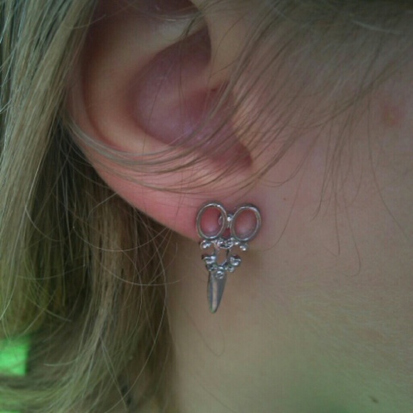 Scissors silver stud earrings - Picture 2 of 3
