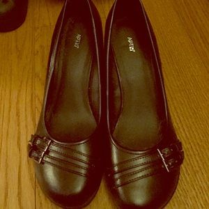 Black wedge shoes