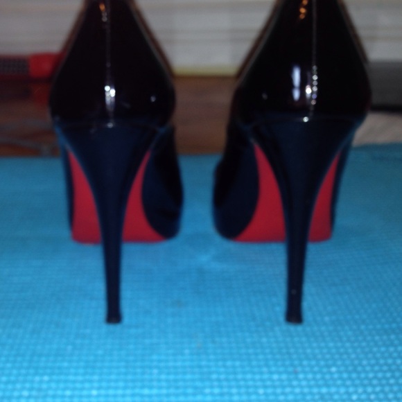 Lightly worn louboutins, look good as new