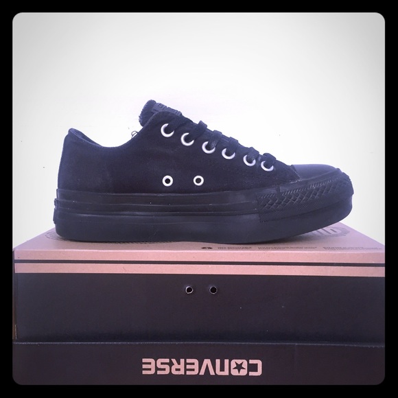 Converse Chuck Taylor AllStar Lo Platform Sneakers