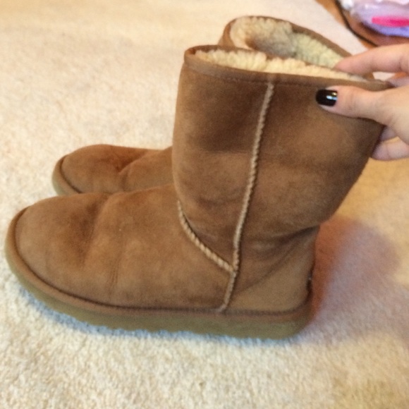 Short brown uggs