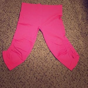 Lululemon zone in crop size 6.