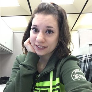 Meet your Posher, Laura