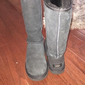 Black tell uggs