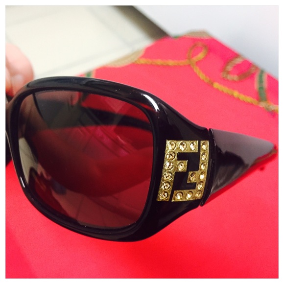 💯AUTH Fendi Logo Sunglasses - Picture 2 of 4