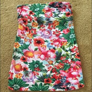 Hawaiian strapless top