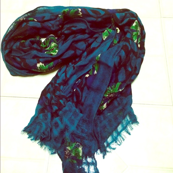 Beautiful scarf!