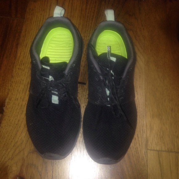 Black & Mint Green Nike Roshes