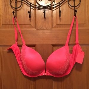🎈NEW LISTING🎈VS VERY SEXY PUSHUP BRA