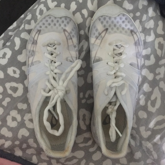 CHEER SNEAKERS