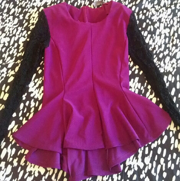 AKIRA Tops - *HP 2/10 Insta-Chic* Peplum Top with Lace Sleeves
